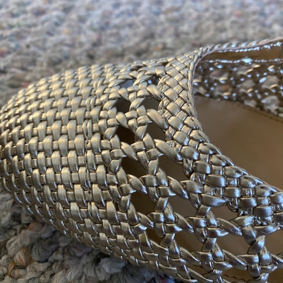 J. Crew gold synthetic woven sandal size 8 in original box. - Picture 9 of 9